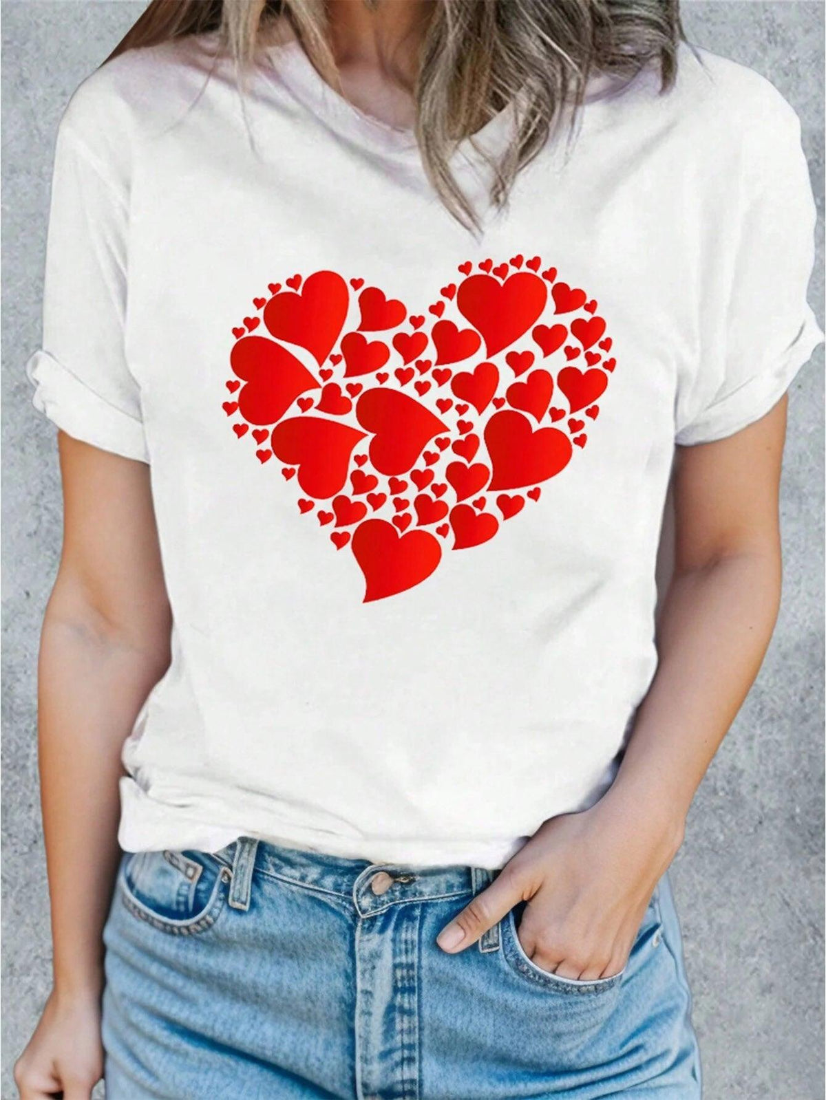 Camiseta de manga corta con cuello redondo y corazón