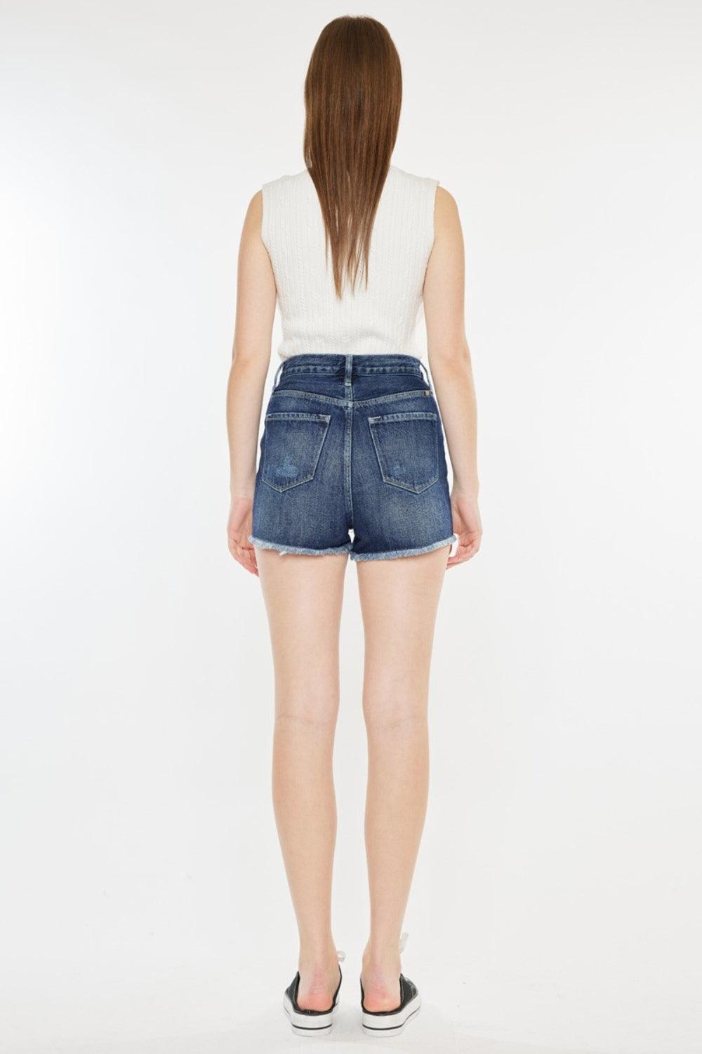 Shorts vaqueros con bragueta de botones y bajo sin rematar Kancan
