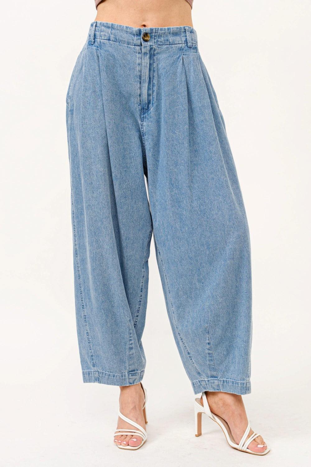 ¿Y por qué los jeans holgados con pliegues en la espalda elástica?