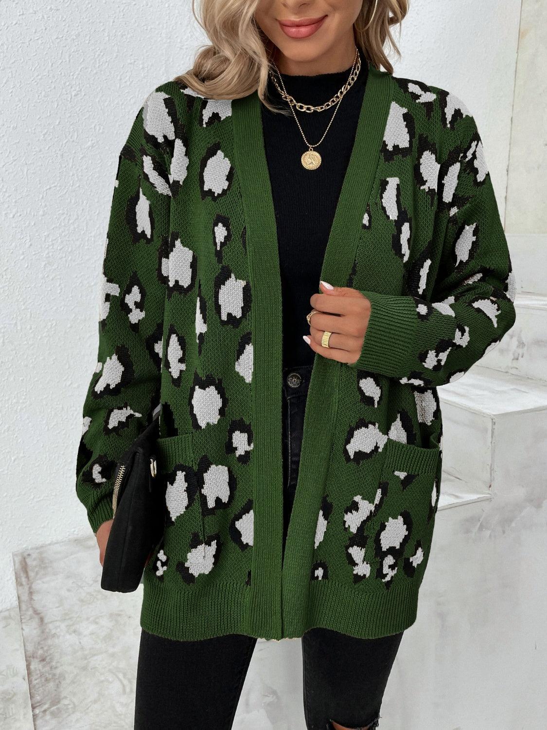 Cárdigan con estampado de leopardo, hombros caídos y frente abierto