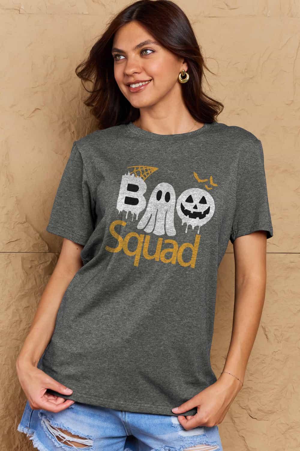 Camiseta de algodón con gráfico de tamaño completo de Simply Love BOO SQUAD