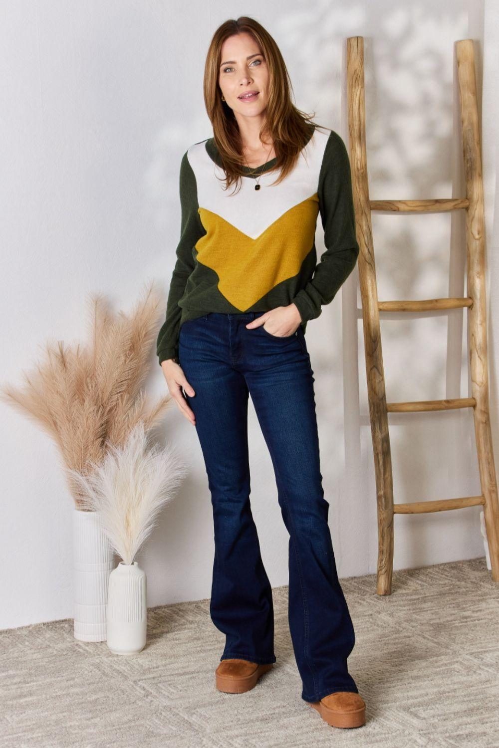 Blusa con escote en V y bloques de color en talla grande de Hailey &amp; Co.