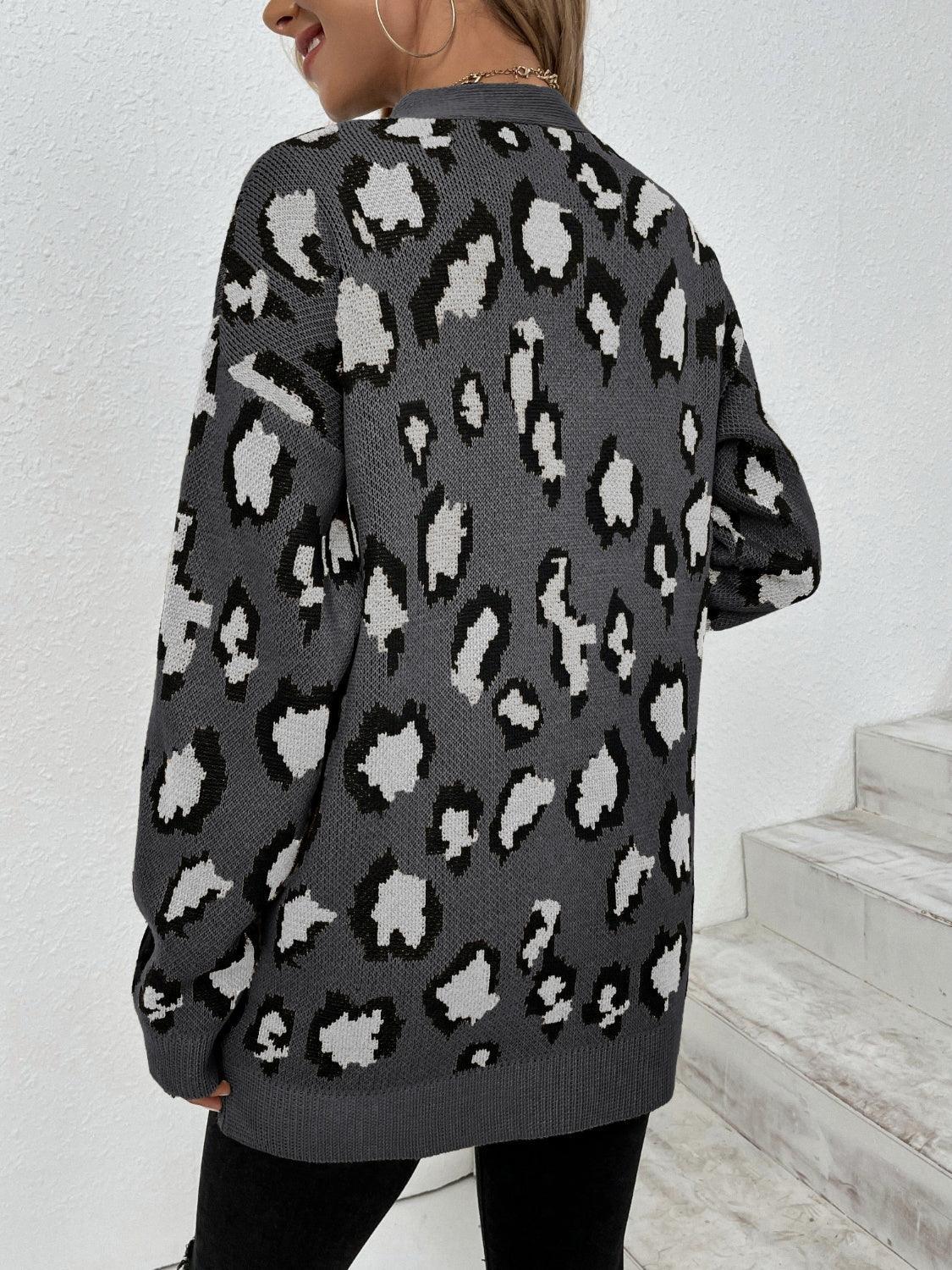 Cárdigan con estampado de leopardo, hombros caídos y frente abierto