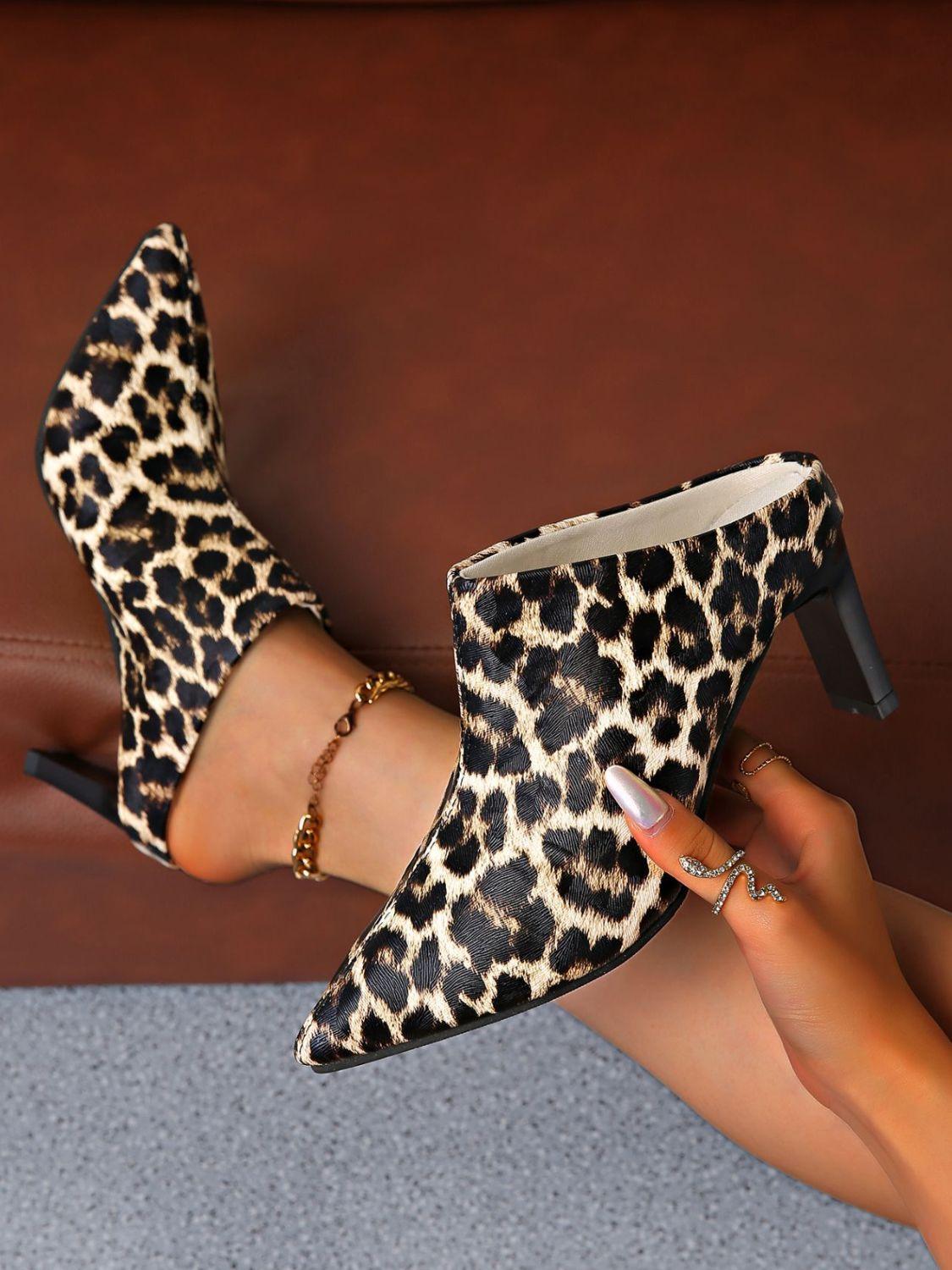 Zapatos de tacón de piel sintética con punta de leopardo