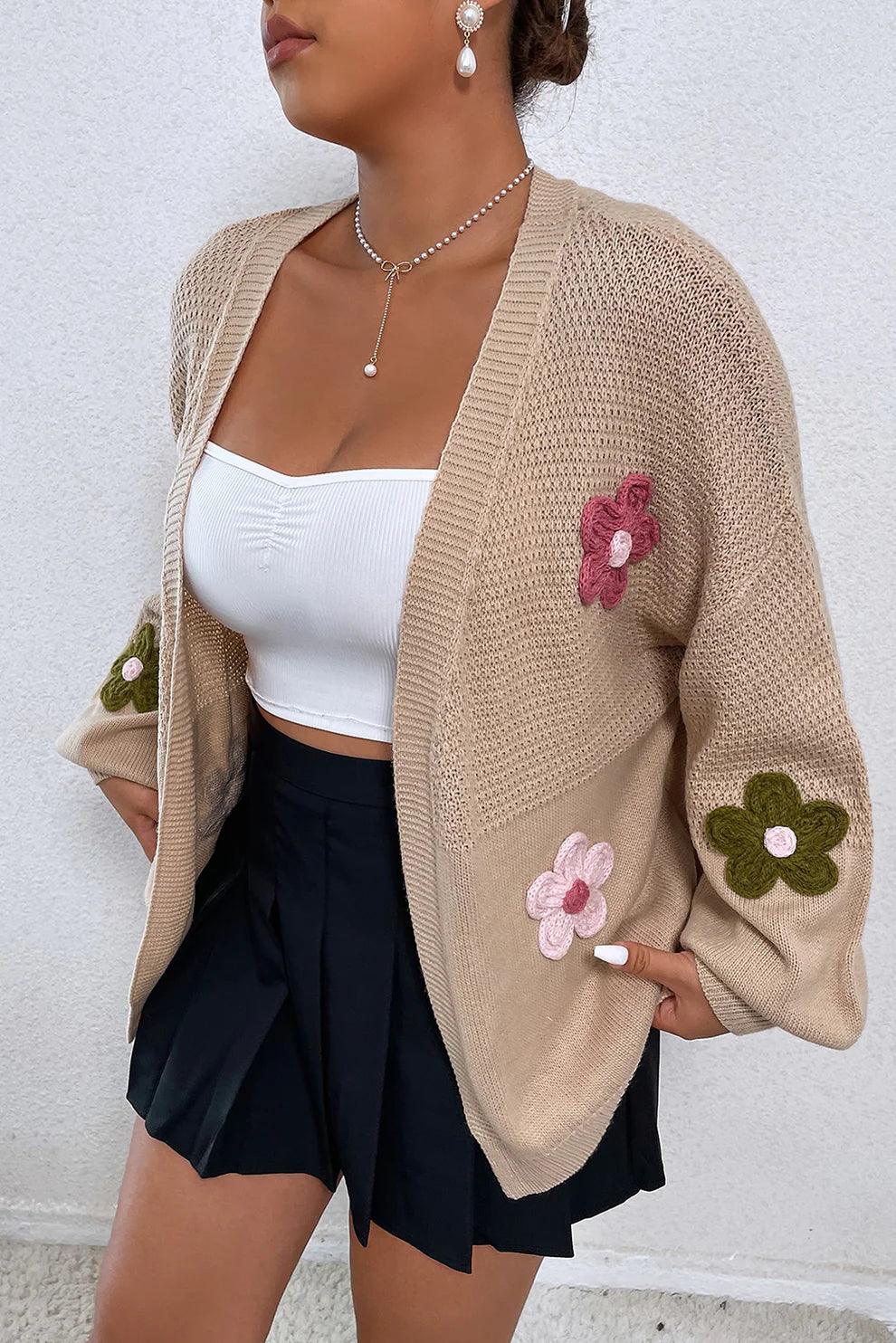 Cárdigan abierto con hombros caídos y apliques florales