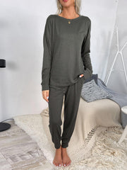 Conjunto de estar por casa con top de cuello redondo y pantalón con cordón