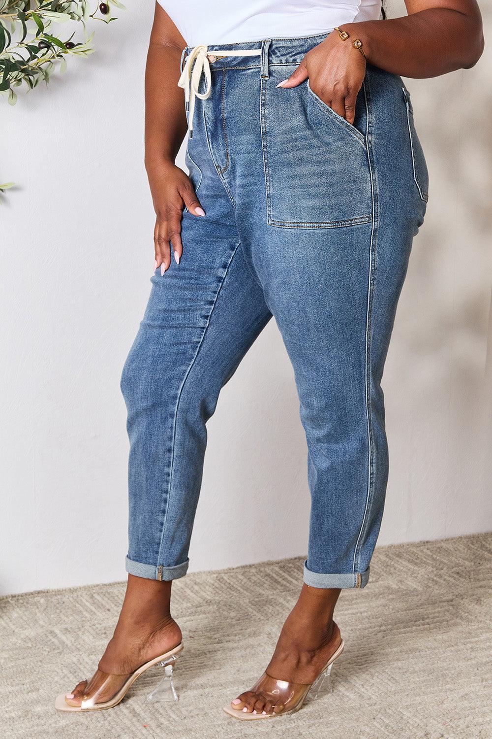 Pantalones vaqueros de mezclilla con cordón y cintura alta de tamaño completo de Judy Blue