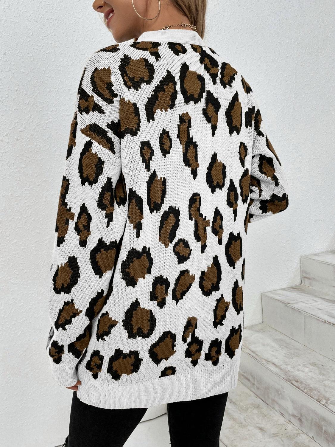 Cárdigan con estampado de leopardo, hombros caídos y frente abierto