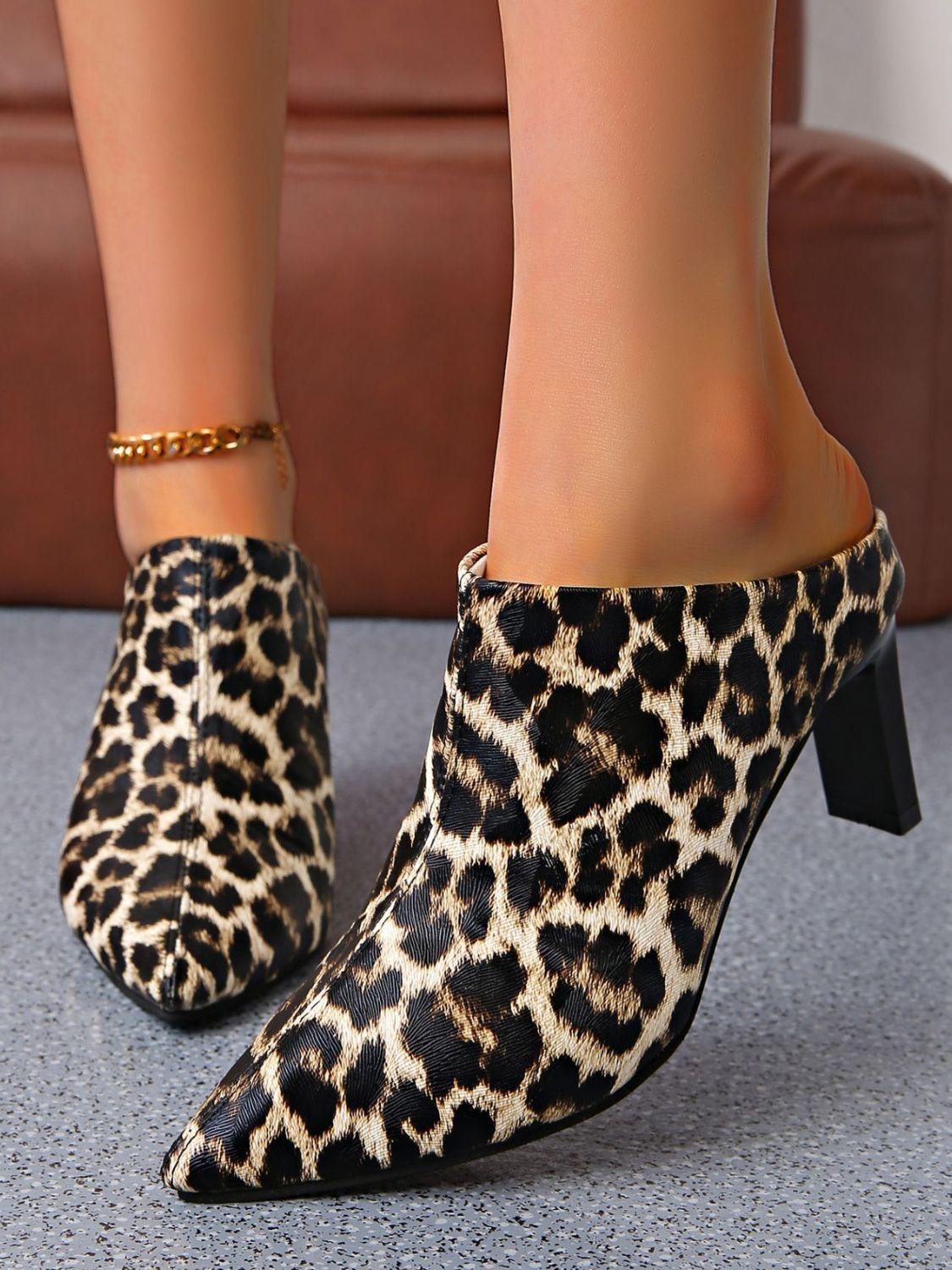 Zapatos de tacón de piel sintética con punta de leopardo