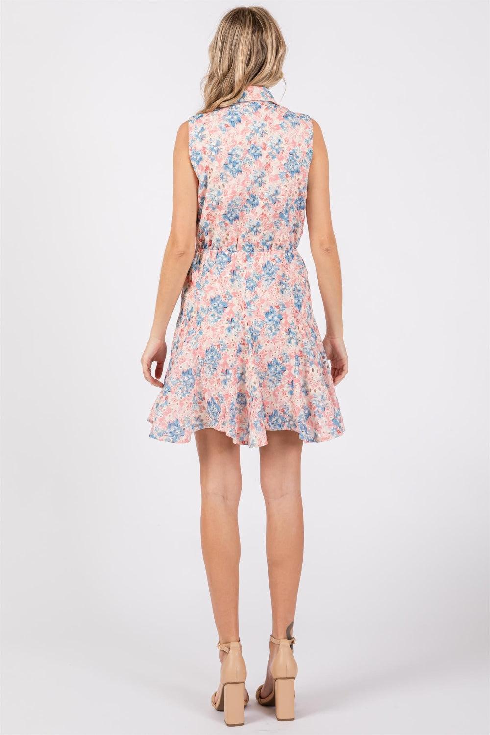 Vestido mini sin mangas con ojales y estampado floral de tamaño completo de GeeGee