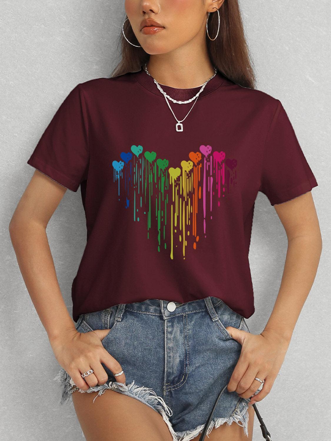 Camiseta de manga corta con cuello redondo y corazón