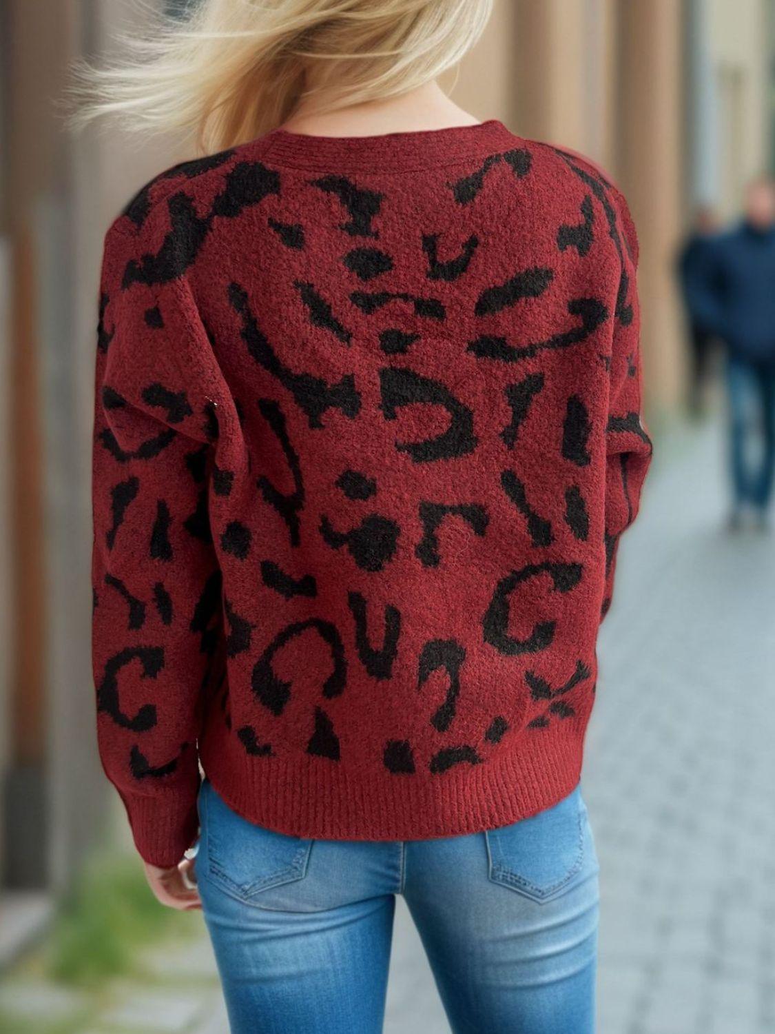 Cárdigan con cuello en V y botones de leopardo