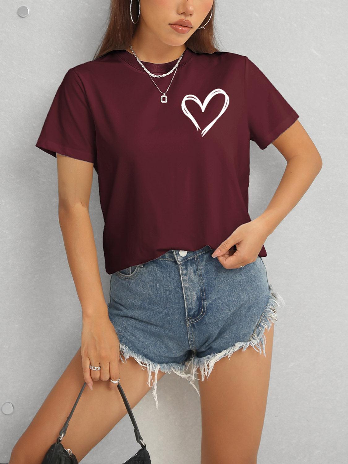 Camiseta de manga corta con cuello redondo y corazón