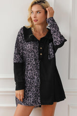 Blusa con cuello de leopardo y medio botón