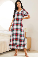 Vestido de noche con dobladillo con volantes y ribete de encaje a cuadros