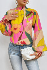 Blusa de cuello alto con mangas abullonadas y estampado floral