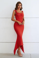 Vestido con escote en forma de corazón y detalle de dobladillo fruncido