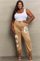 Pantalones deportivos largos con estampado de flores y calaveras y cordón ajustable Simply Love Simply Love