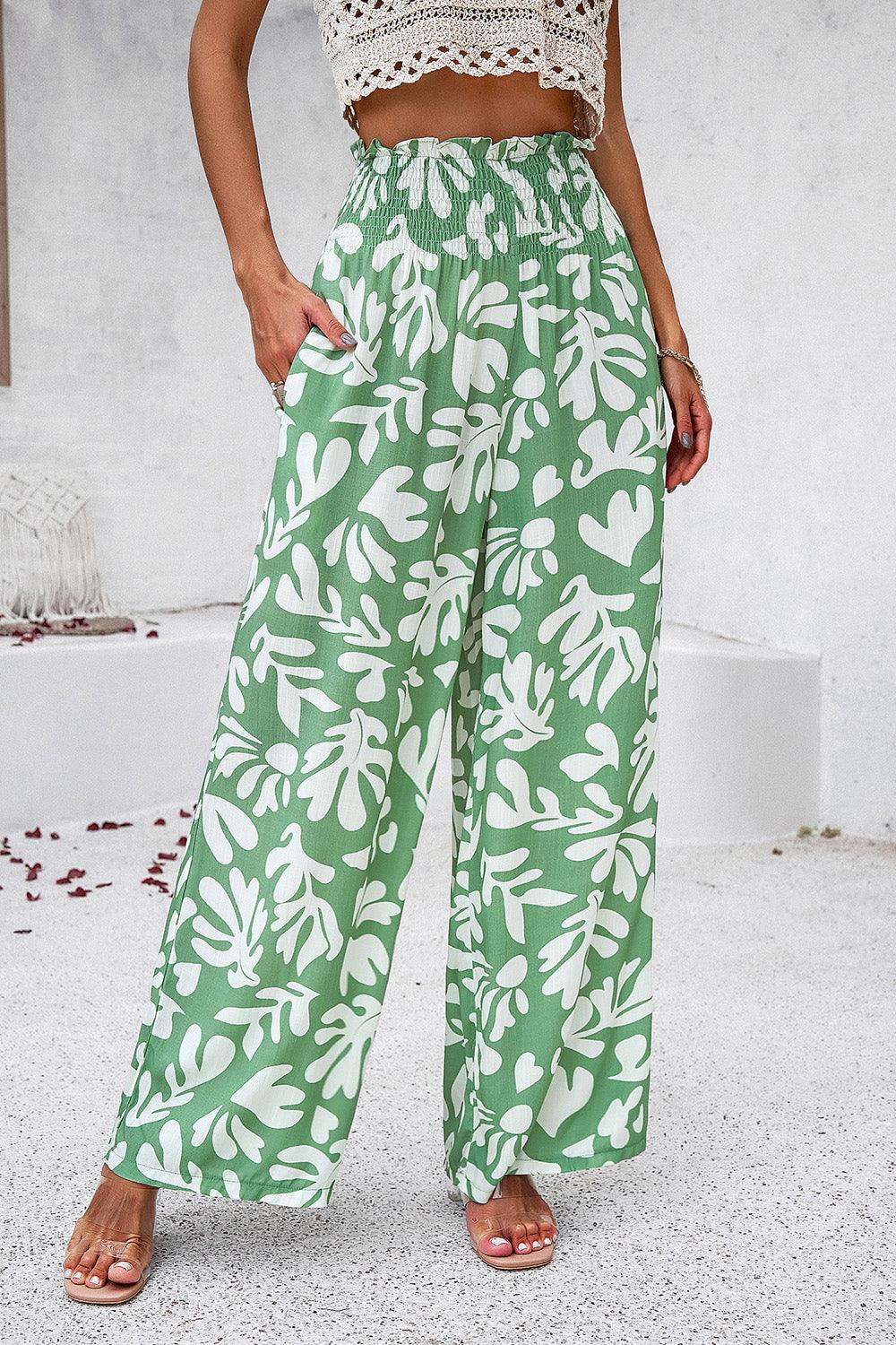Pantalones anchos con bolsillos y estampado fruncido