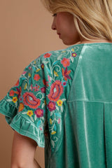 Blusa de manga corta con bordado de terciopelo Umgee