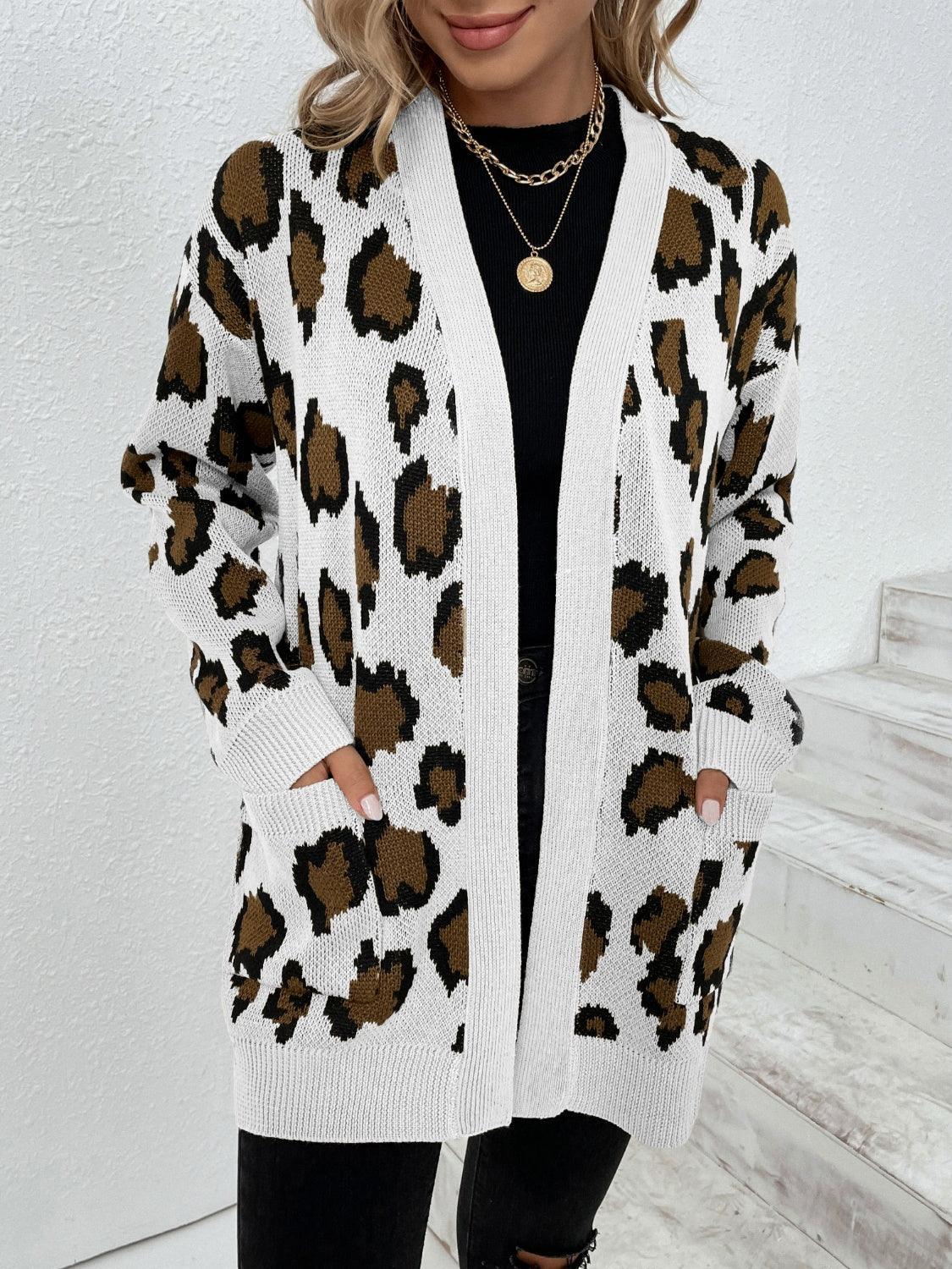 Cárdigan con estampado de leopardo, hombros caídos y frente abierto