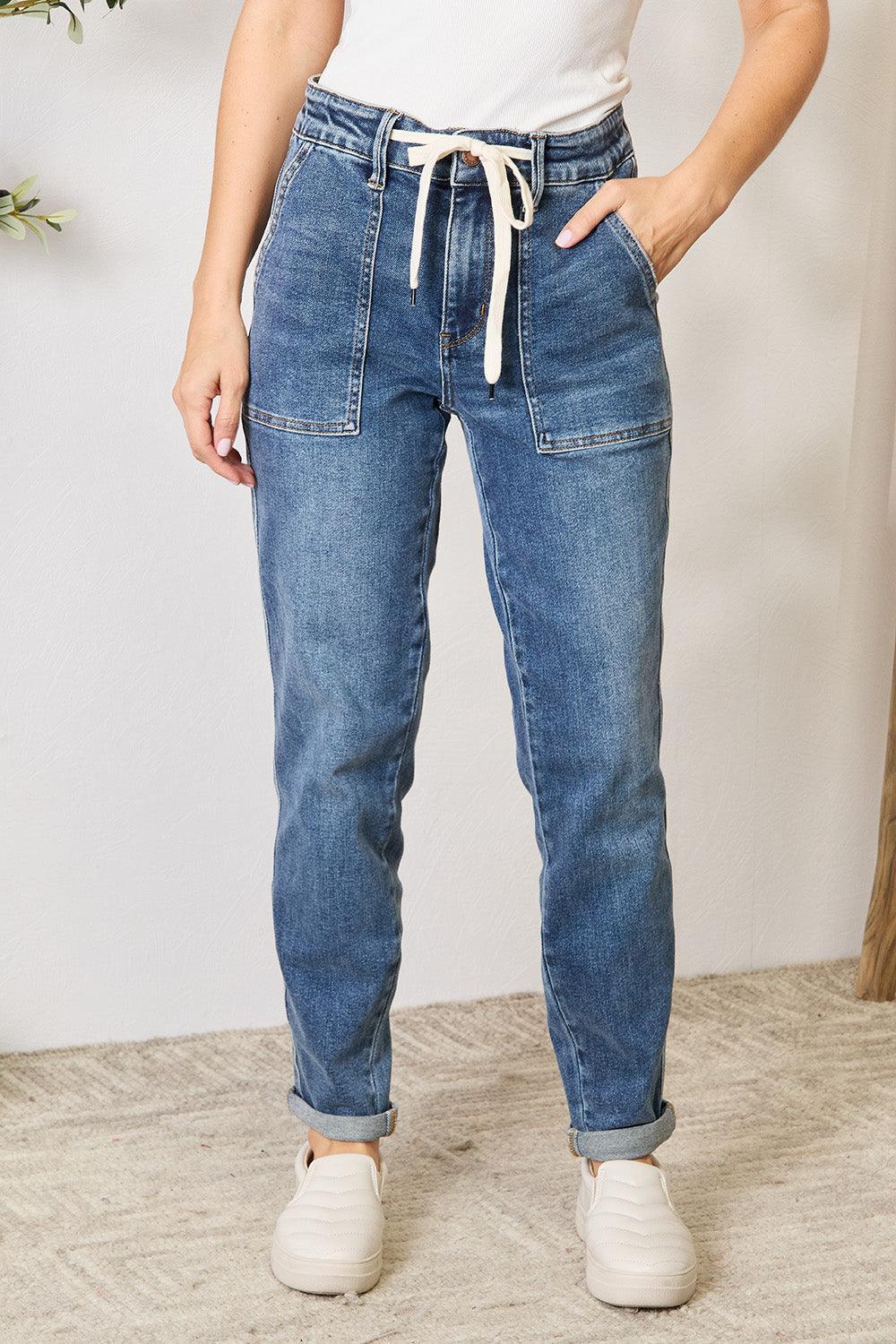 Pantalones vaqueros de mezclilla con cordón y cintura alta de tamaño completo de Judy Blue