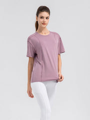 Top deportivo de manga corta y cuello redondo