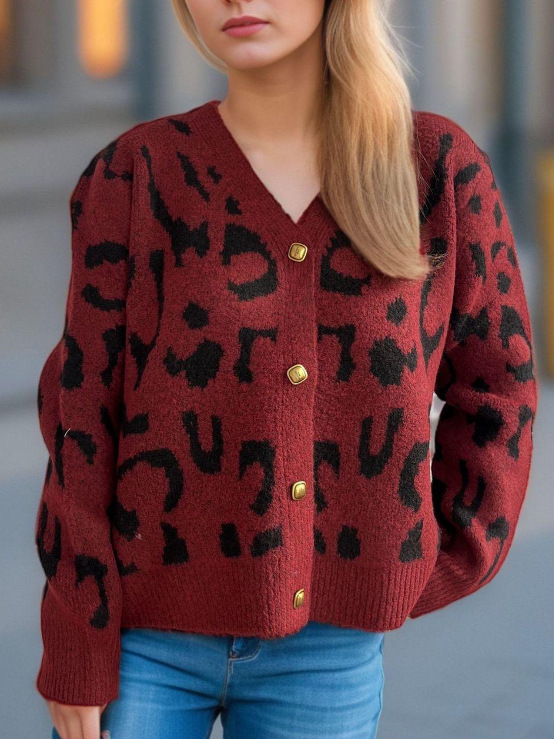 Cárdigan con cuello en V y botones de leopardo