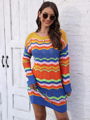Vestido tipo suéter con cuello redondo y diseño calado