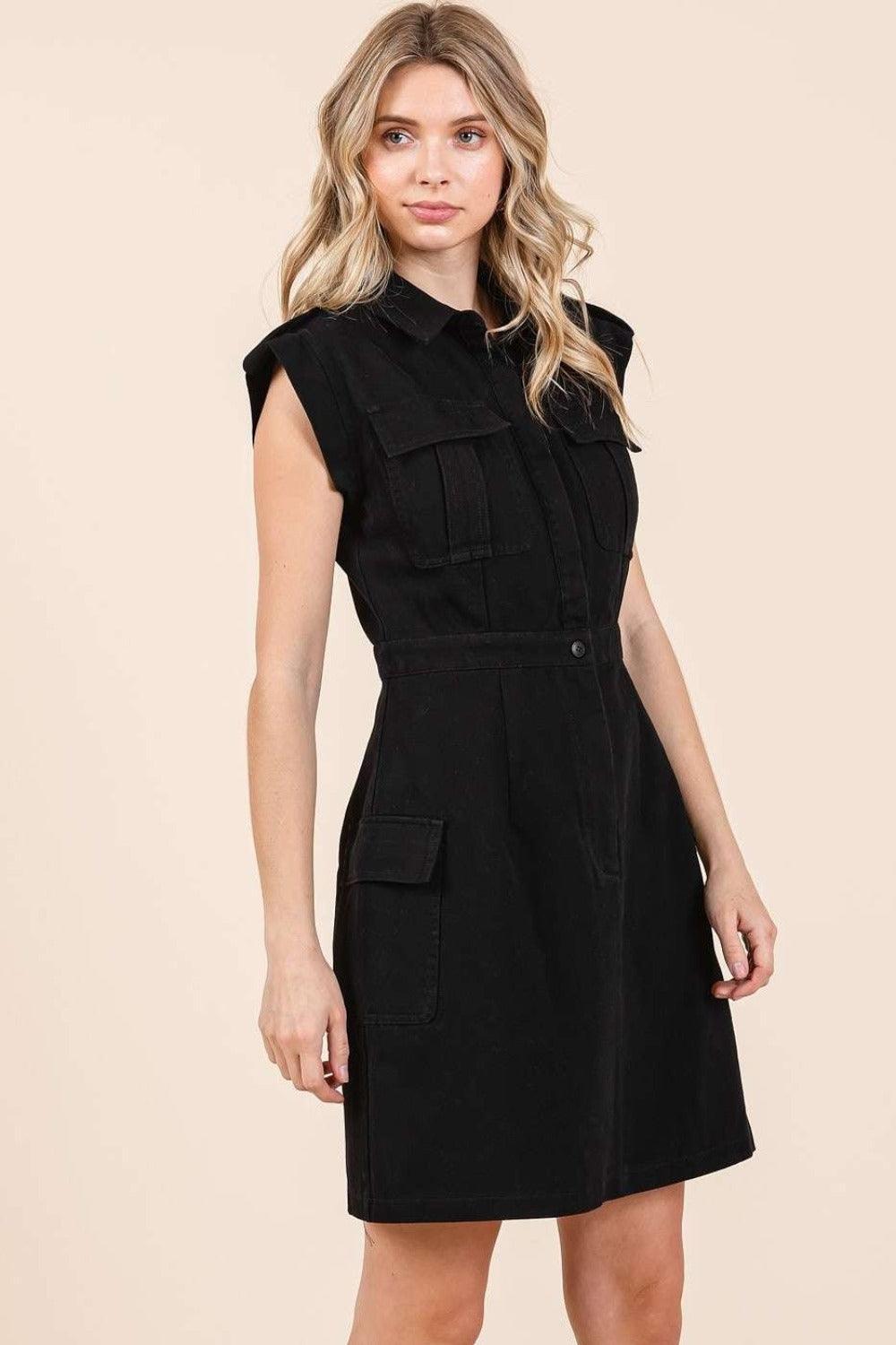 Vestido mini con botones y bolsillos cargo de Mittoshop