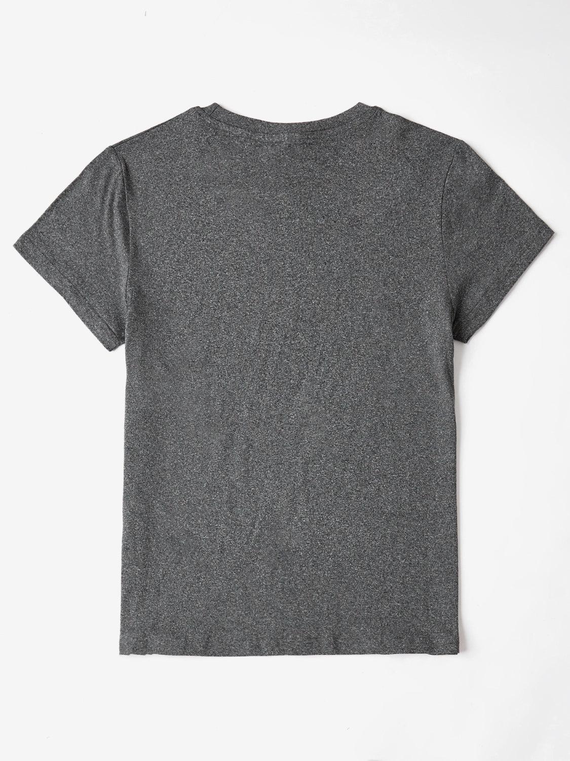 Camiseta de manga corta con cuello redondo y letras