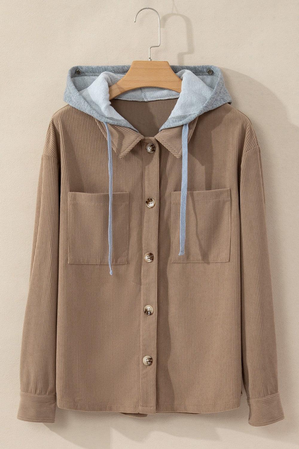 Chaqueta con capucha y manga larga con botones y cordón