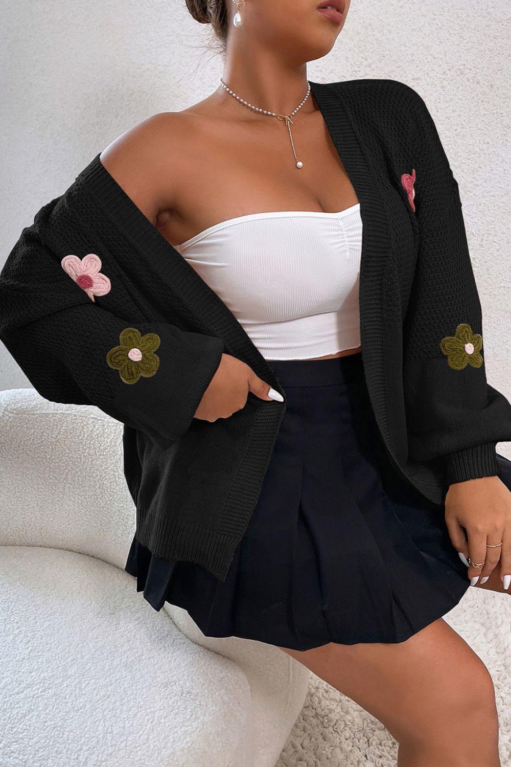 Cárdigan abierto con hombros caídos y apliques florales