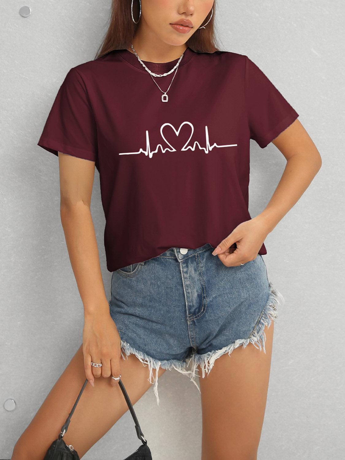 Camiseta de manga corta con cuello redondo y corazón