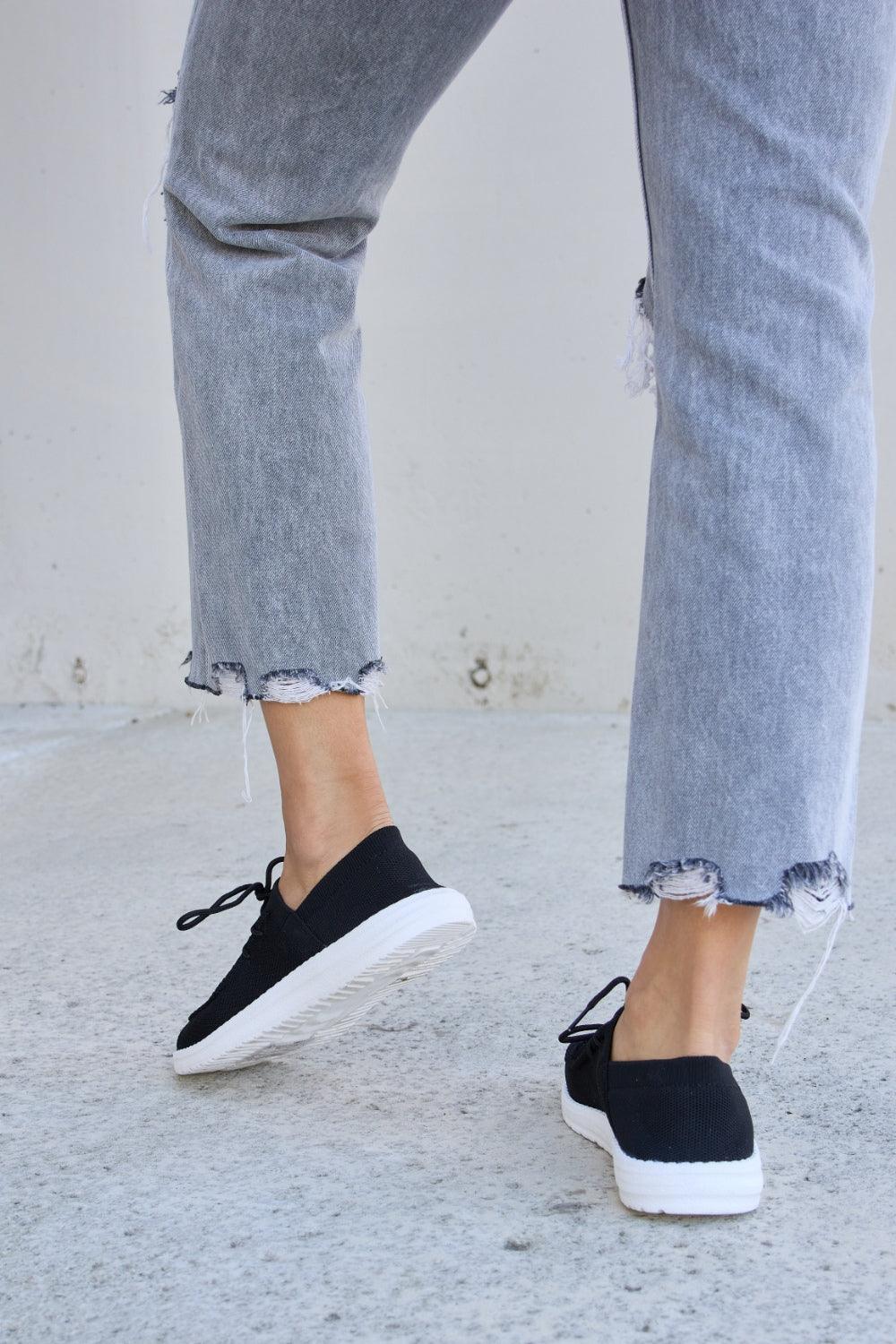 Zapatillas planas con cordones y punta redonda de Forever Link 