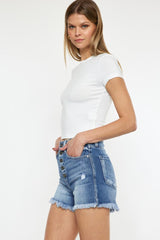 Pantalones cortos de mezclilla con dobladillo sin rematar y tiro alto con bragueta abotonada de Kancan