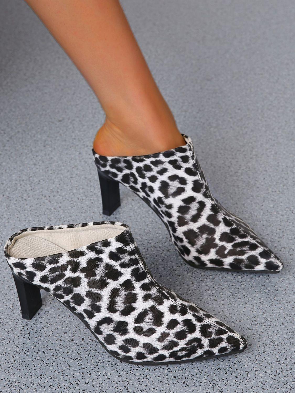 Zapatos de tacón de piel sintética con punta de leopardo
