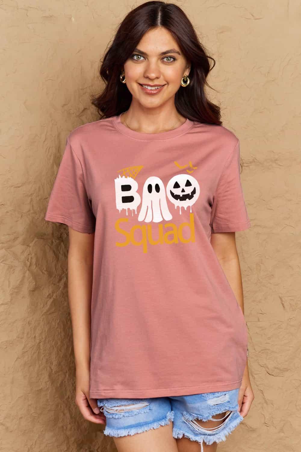 Camiseta de algodón con gráfico de tamaño completo de Simply Love BOO SQUAD