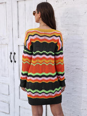Vestido tipo suéter con cuello redondo y diseño calado