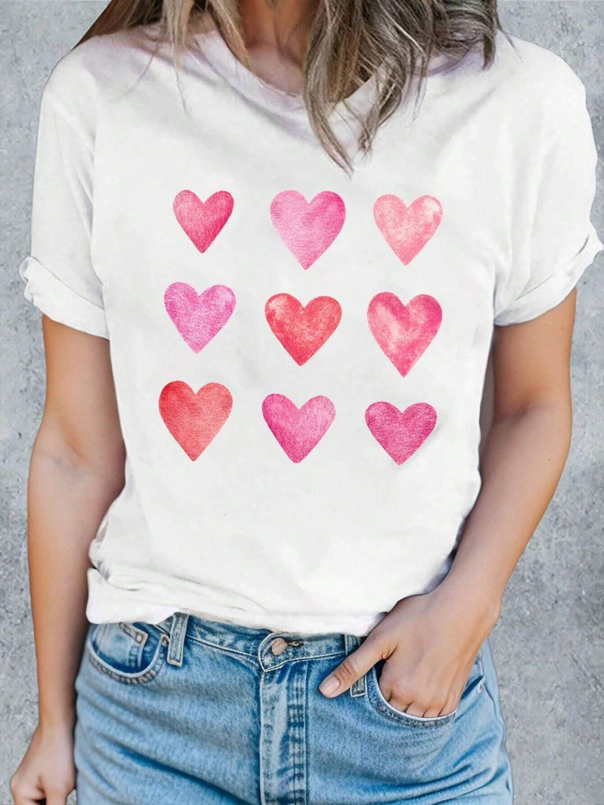 Camiseta de manga corta con cuello redondo y corazón