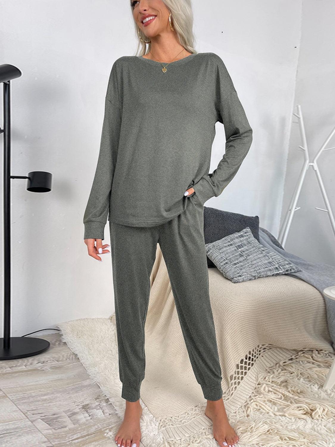 Conjunto de estar por casa con top de cuello redondo y pantalón con cordón