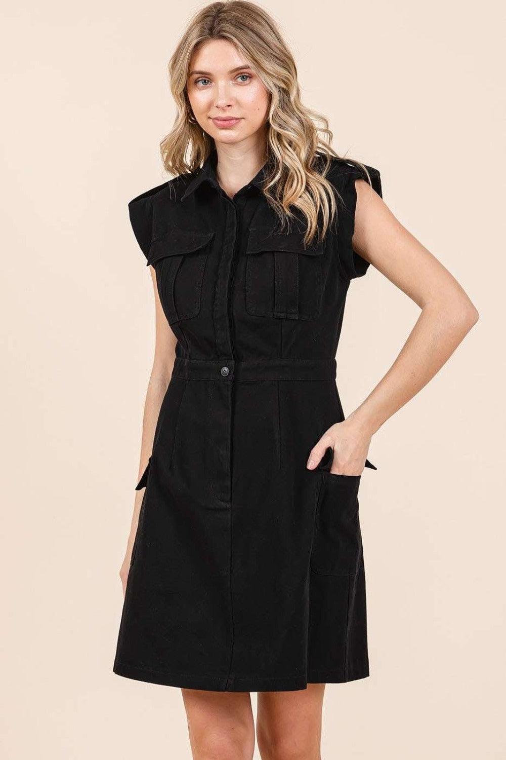 Vestido mini con botones y bolsillos cargo de Mittoshop