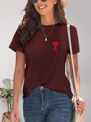 Camiseta de manga corta con cuello redondo y corazón