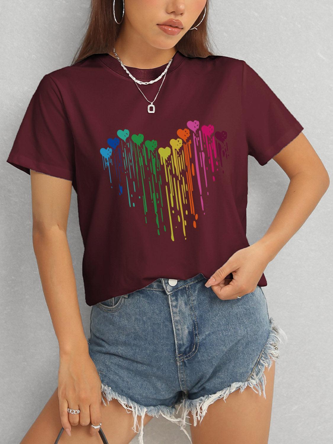 Camiseta de manga corta con cuello redondo y corazón