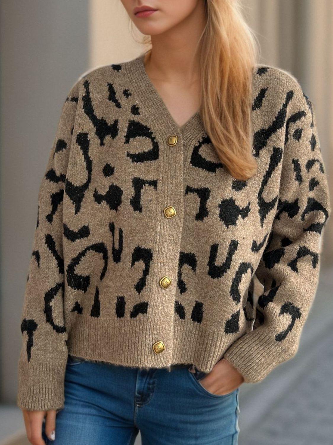 Cárdigan con cuello en V y botones de leopardo