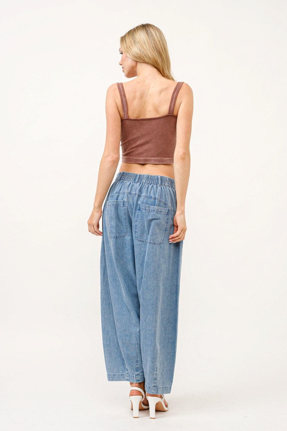 ¿Y por qué los jeans holgados con pliegues en la espalda elástica?