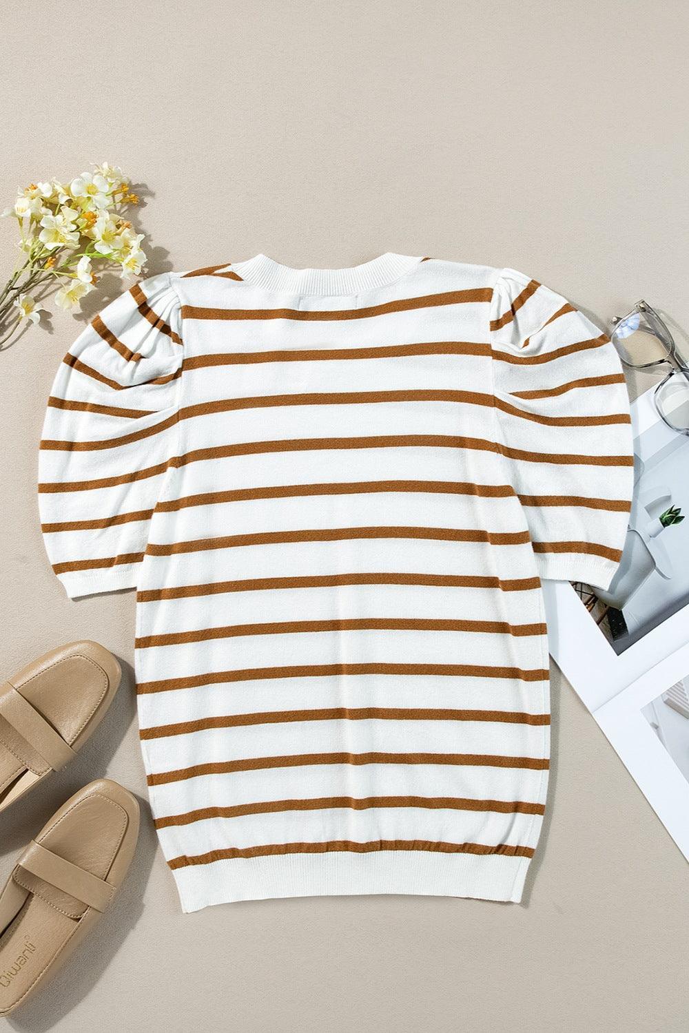 Blusa de punto con cuello redondo y mangas abullonadas a rayas