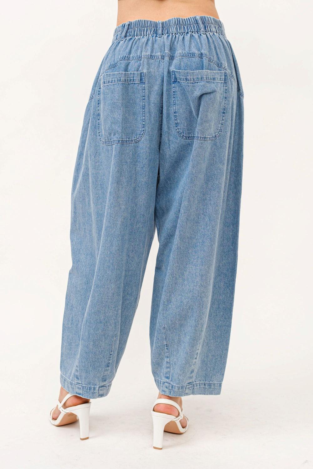 ¿Y por qué los jeans holgados con pliegues en la espalda elástica?