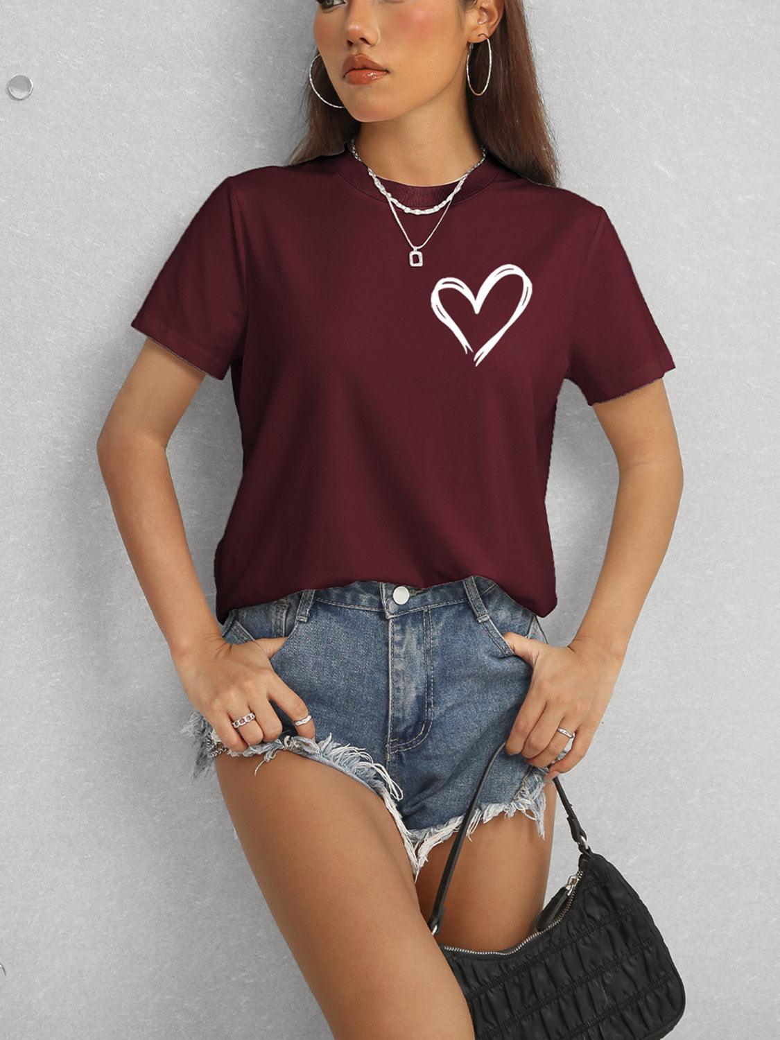 Camiseta de manga corta con cuello redondo y corazón