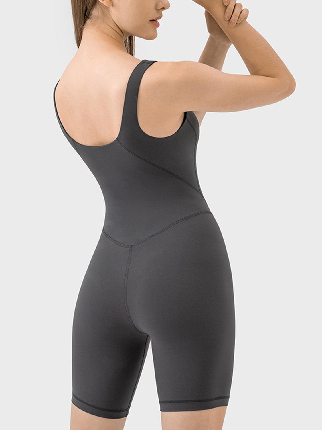 Mono deportivo con tirantes anchos